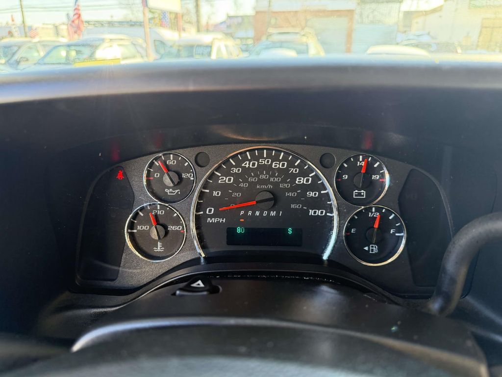 2022 Chevrolet Express LS Image 17 of 23