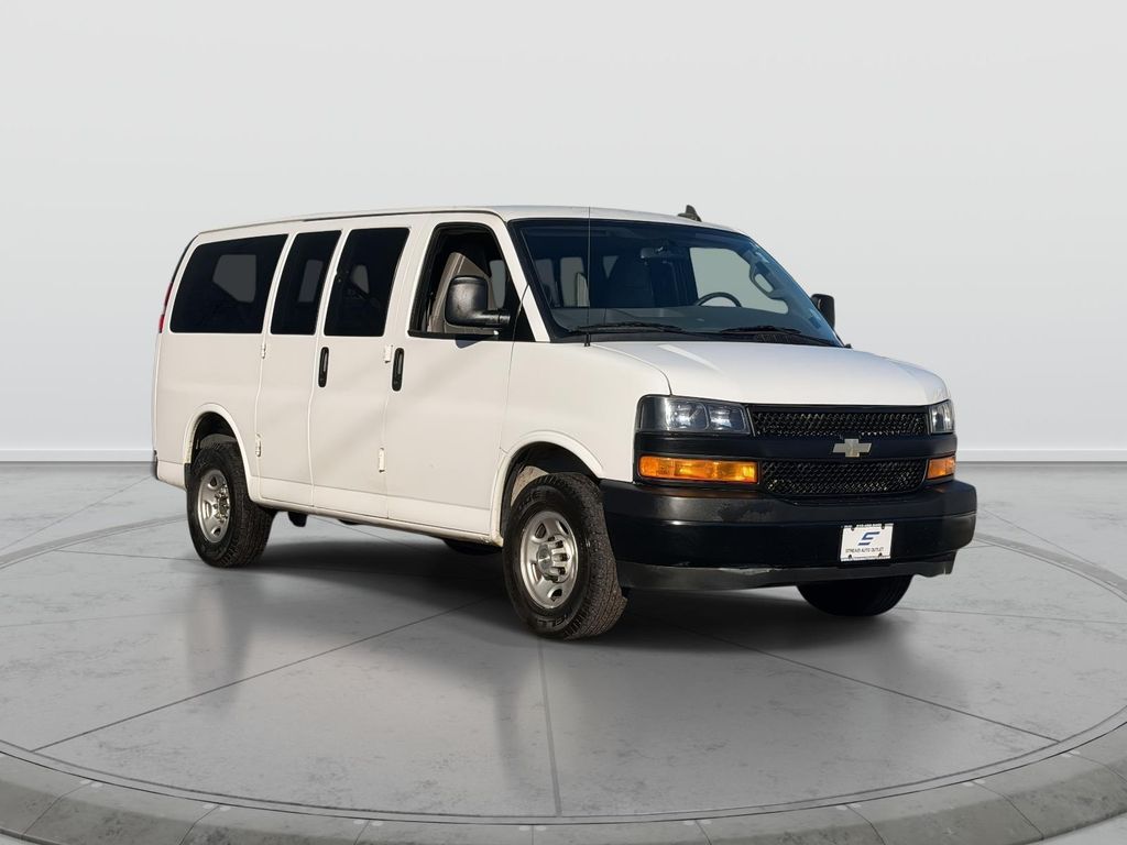 2022 Chevrolet Express LS Image 4 of 23