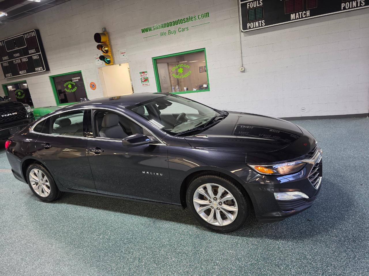 2022 Chevrolet Malibu LT Image 3 of 38