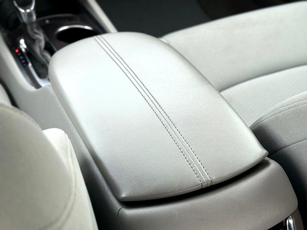 Vehicle image 21 of 35