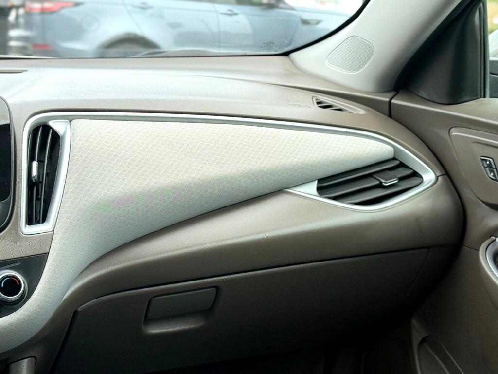 Vehicle image 20 of 35