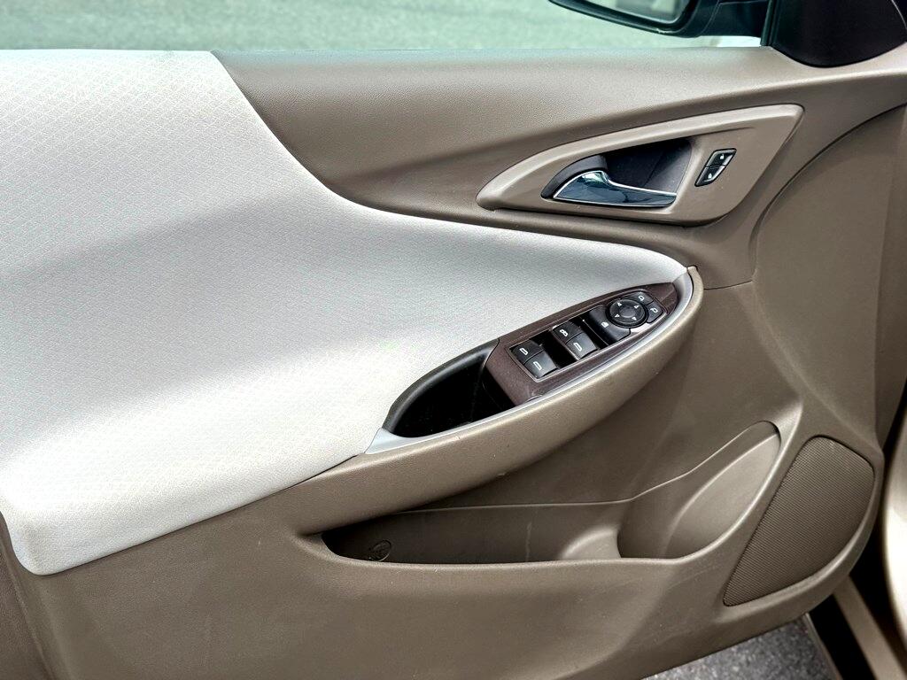Vehicle image 10 of 35
