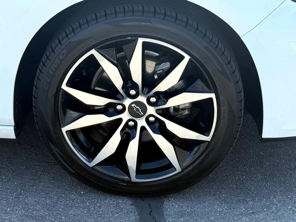Vehicle image 8 of 22