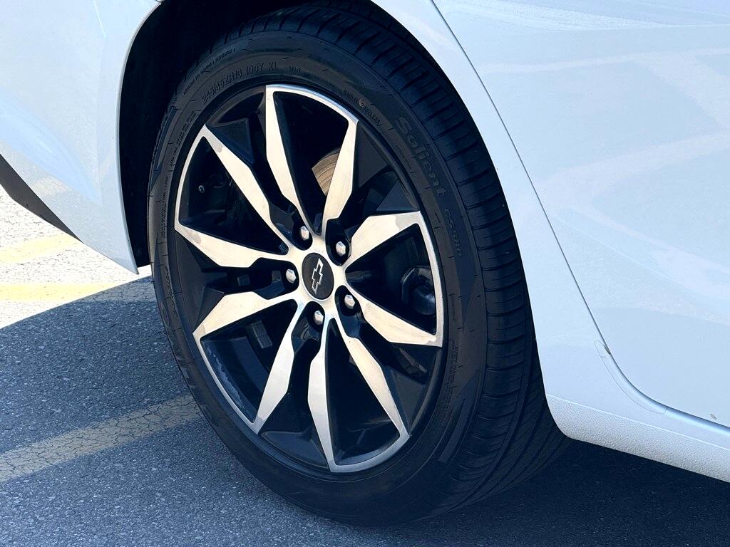Vehicle image 9 of 22