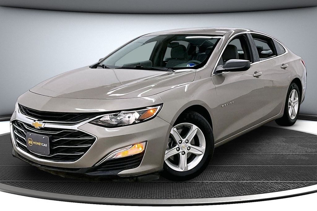 2022 Chevrolet Malibu LS Image 1 of 32