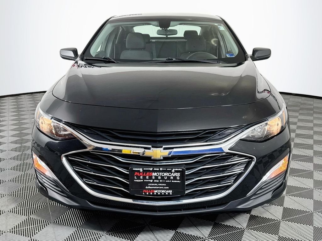 2022 Chevrolet Malibu LS Image 2 of 29
