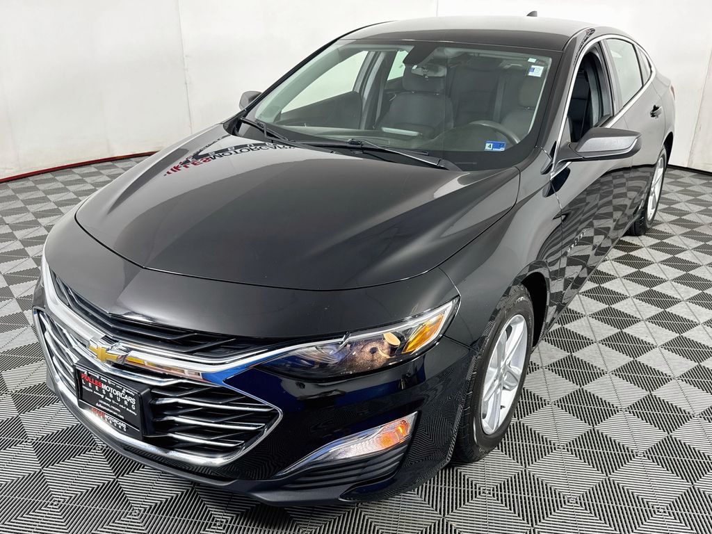 2022 Chevrolet Malibu LS Image 1 of 29