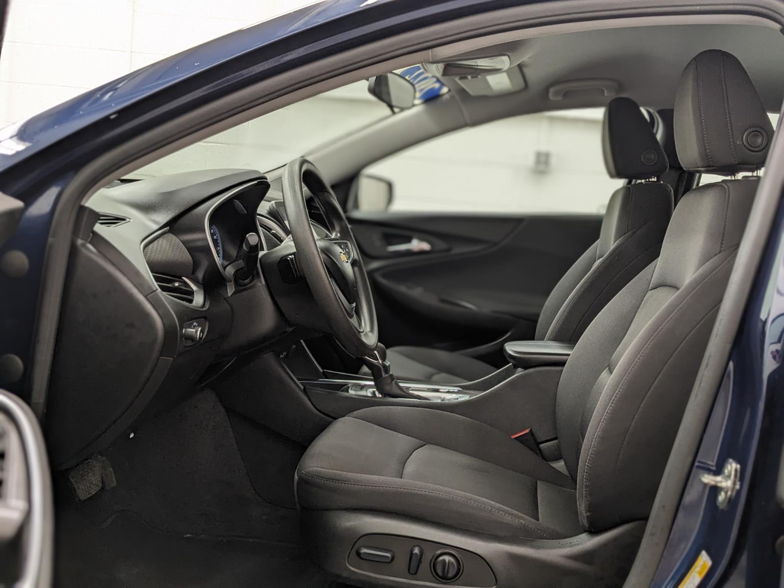 Vehicle image 13 of 26