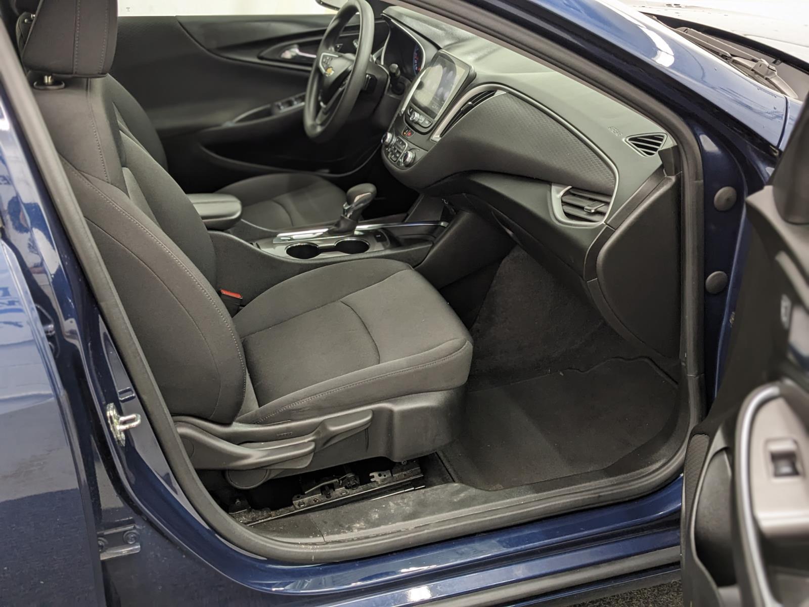 Vehicle image 14 of 26