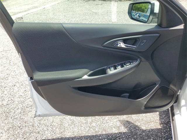 Vehicle image 21 of 34