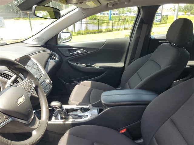 Vehicle image 33 of 34