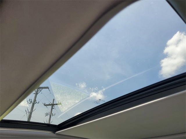Vehicle image 32 of 34