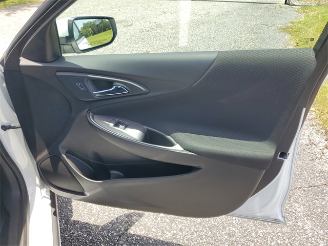 Vehicle image 22 of 34