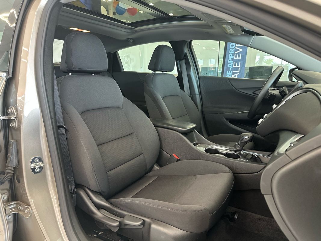 2022 Chevrolet Malibu LT Image 17 of 41