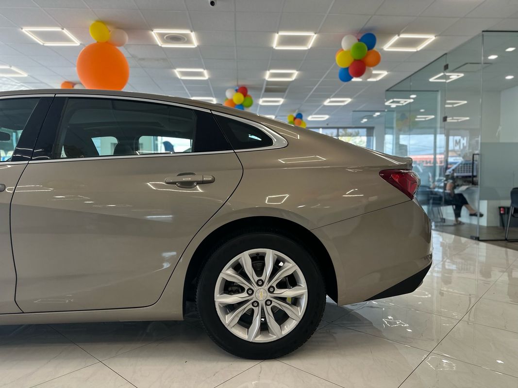 2022 Chevrolet Malibu LT Image 5 of 41