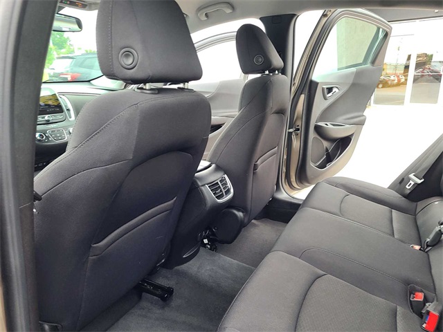 Vehicle image 14 of 27