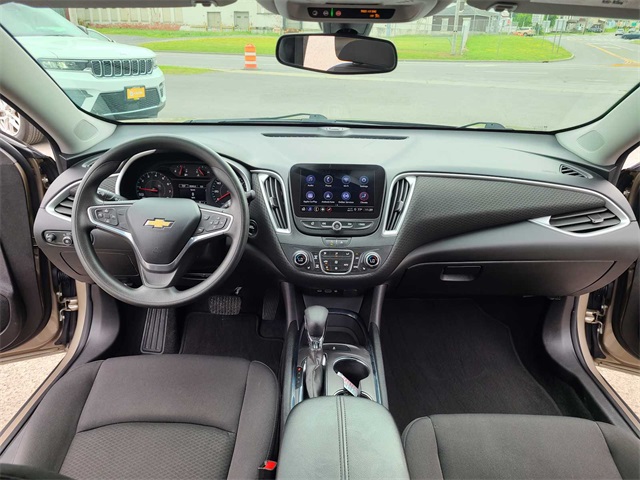 Vehicle image 17 of 27