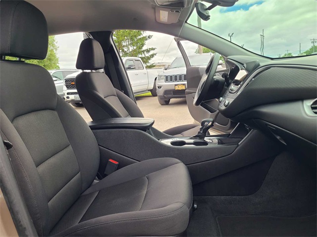 Vehicle image 13 of 27