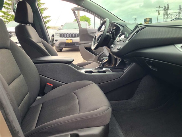 Vehicle image 16 of 27
