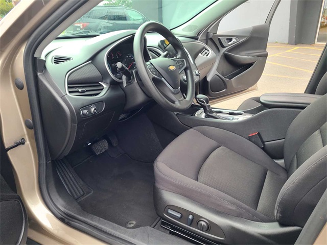 Vehicle image 25 of 27