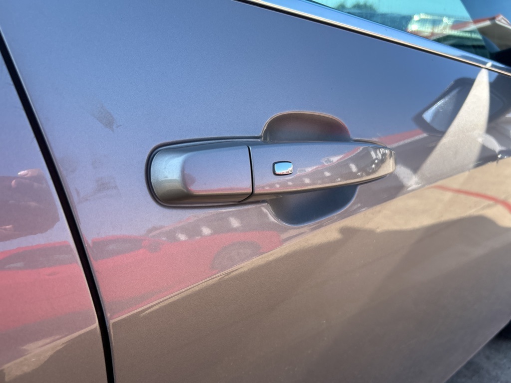 Vehicle image 23 of 36