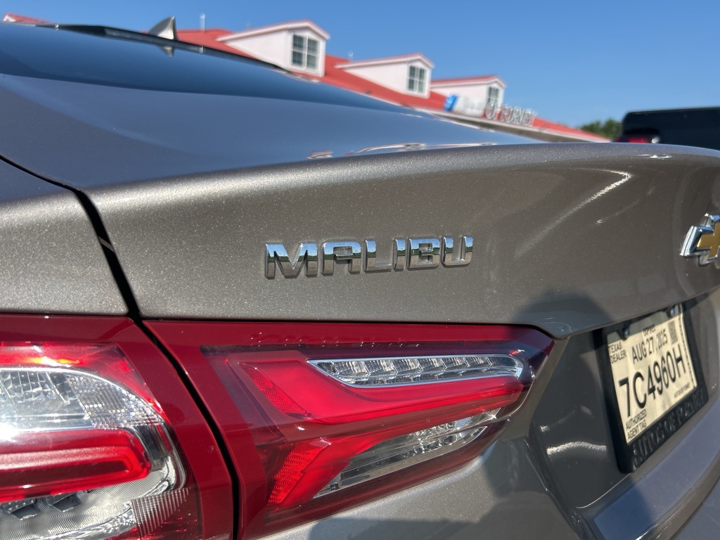 Vehicle image 32 of 36