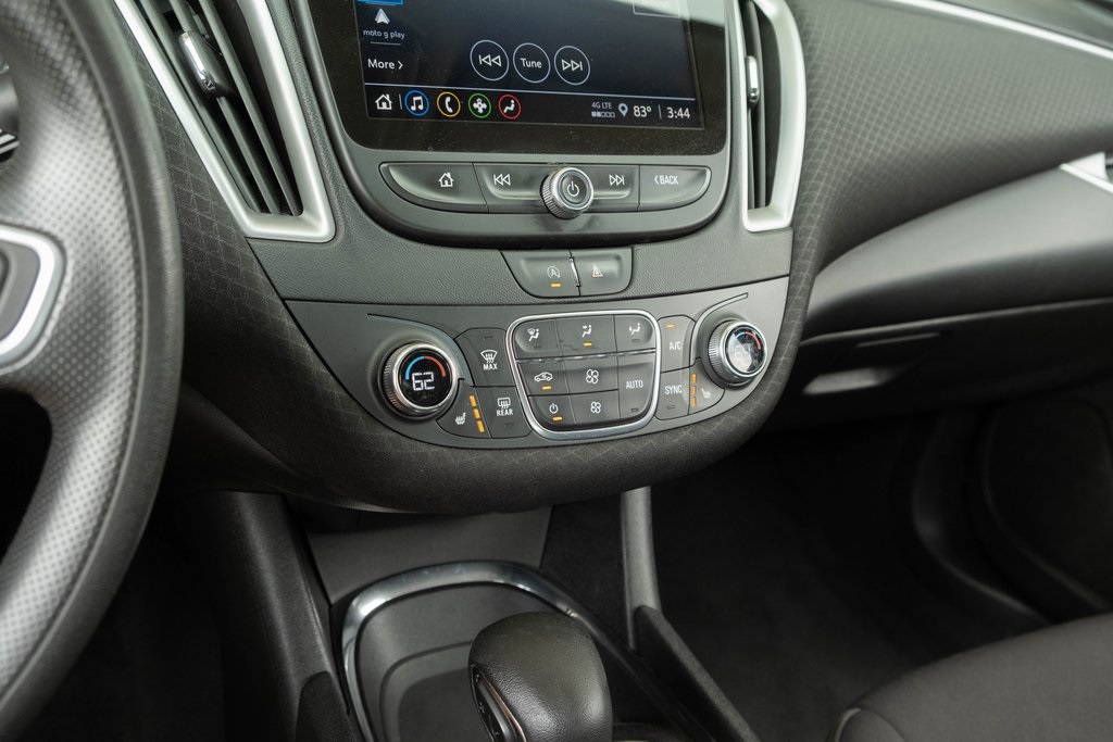 Vehicle image 17 of 36