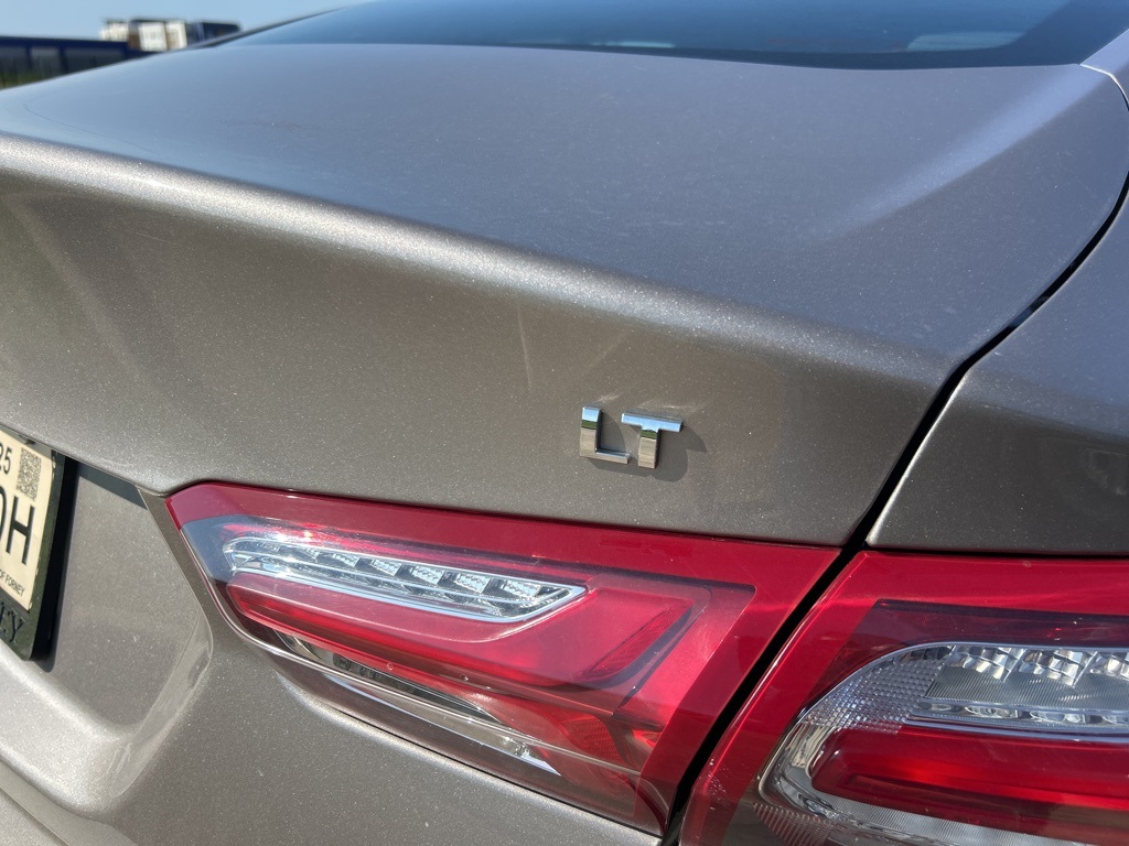 Vehicle image 21 of 36