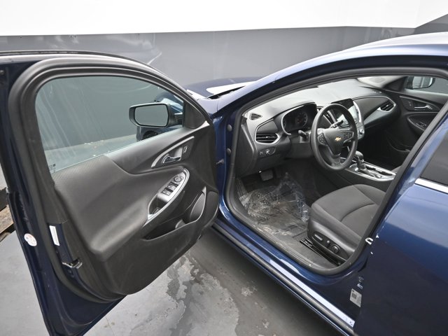 Vehicle image 32 of 46