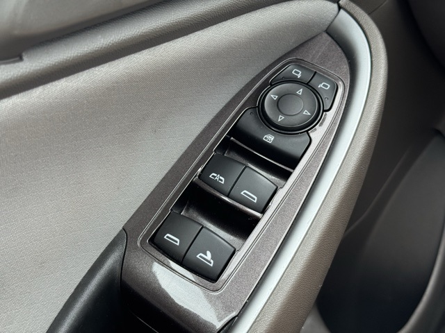Vehicle image 23 of 32