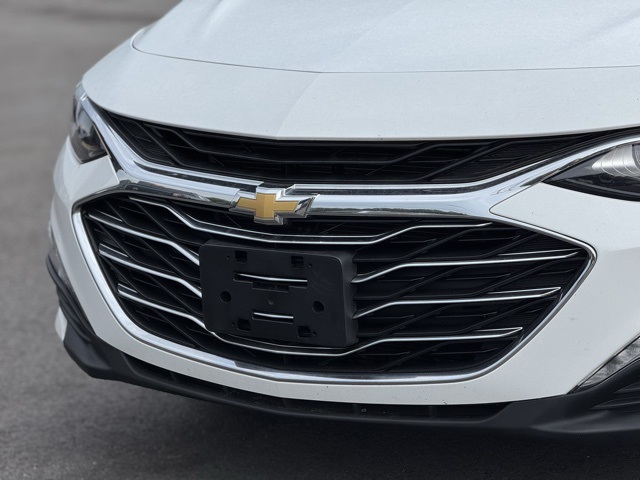Vehicle image 9 of 32