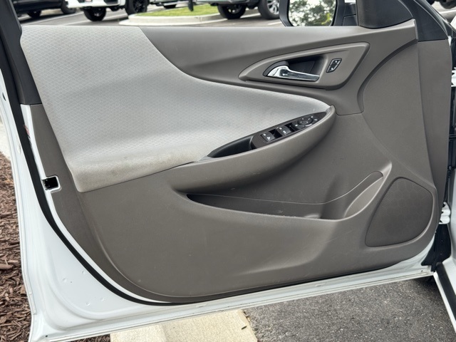 Vehicle image 22 of 32