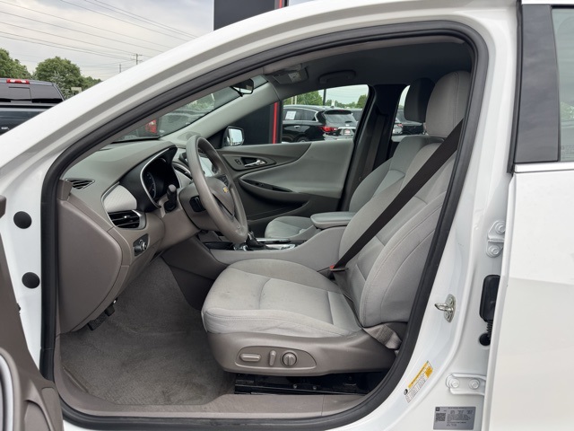Vehicle image 21 of 32