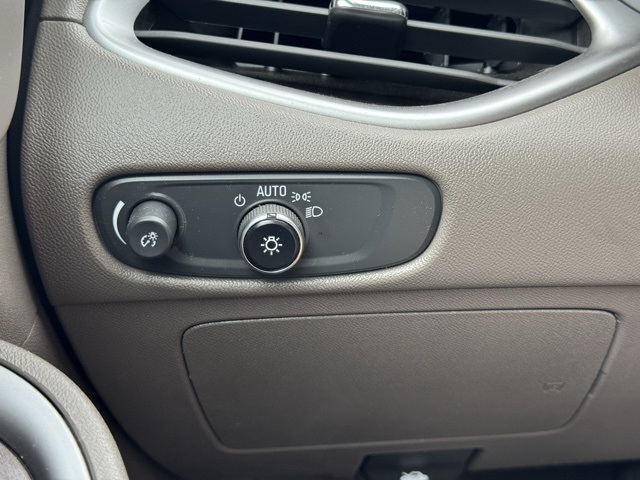Vehicle image 24 of 32