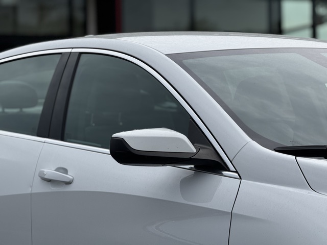 Vehicle image 8 of 32