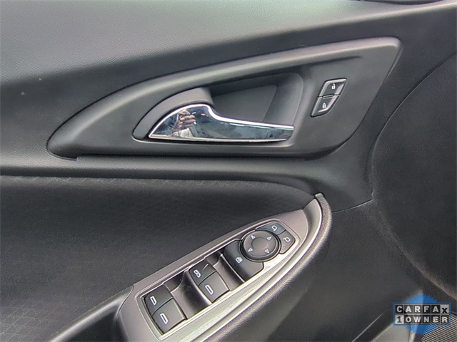 Vehicle image 28 of 32