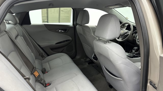 Vehicle image 31 of 34
