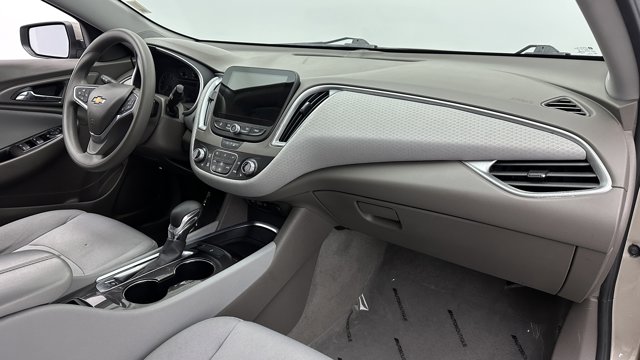 Vehicle image 21 of 34