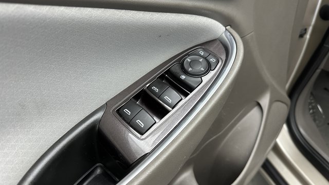 Vehicle image 23 of 34