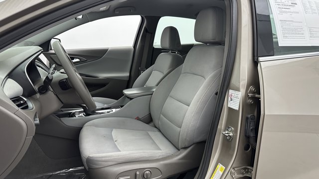 Vehicle image 25 of 34