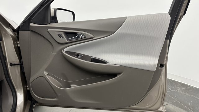 Vehicle image 33 of 34