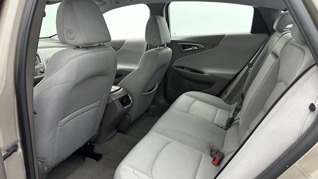Vehicle image 27 of 34