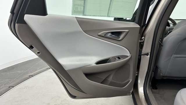 Vehicle image 26 of 34