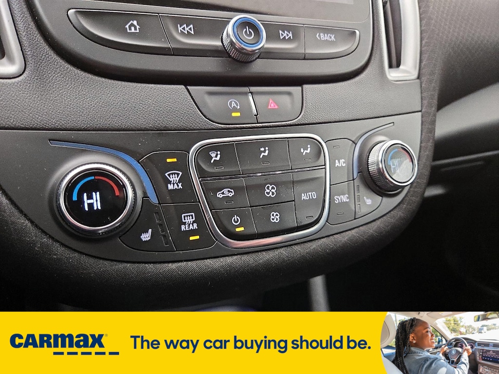 Vehicle image 21 of 27