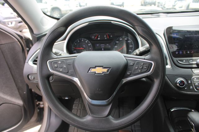Vehicle image 14 of 21