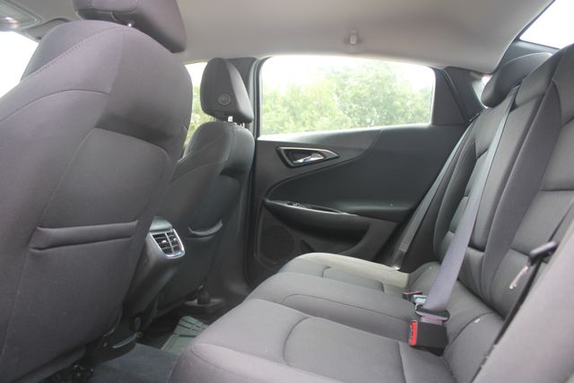 Vehicle image 19 of 21