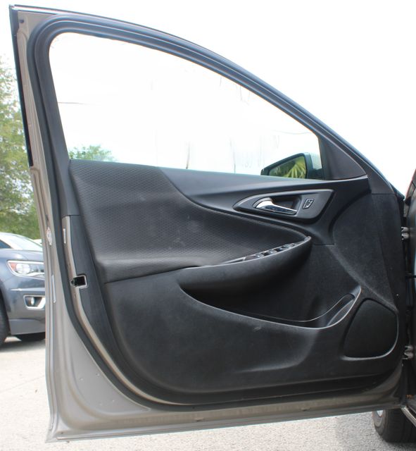 Vehicle image 11 of 21