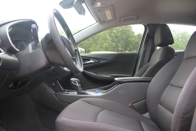Vehicle image 13 of 21