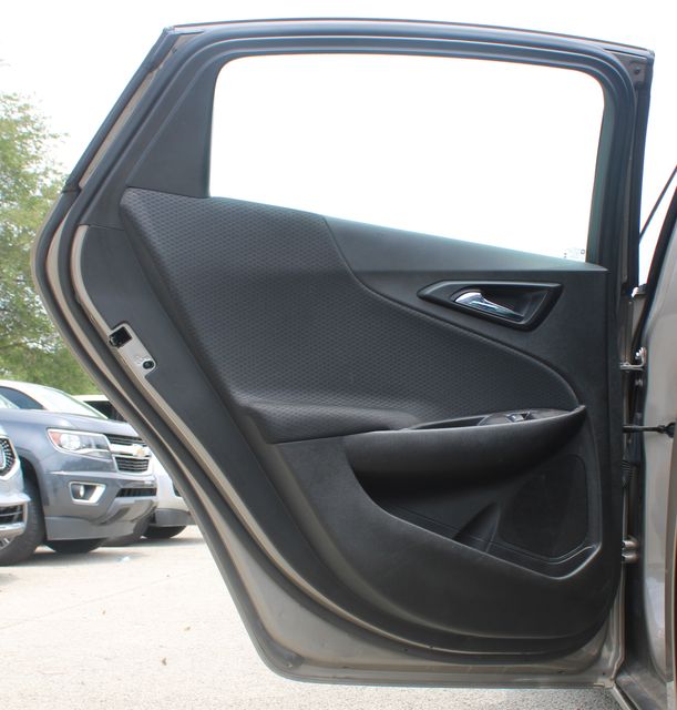 Vehicle image 18 of 21