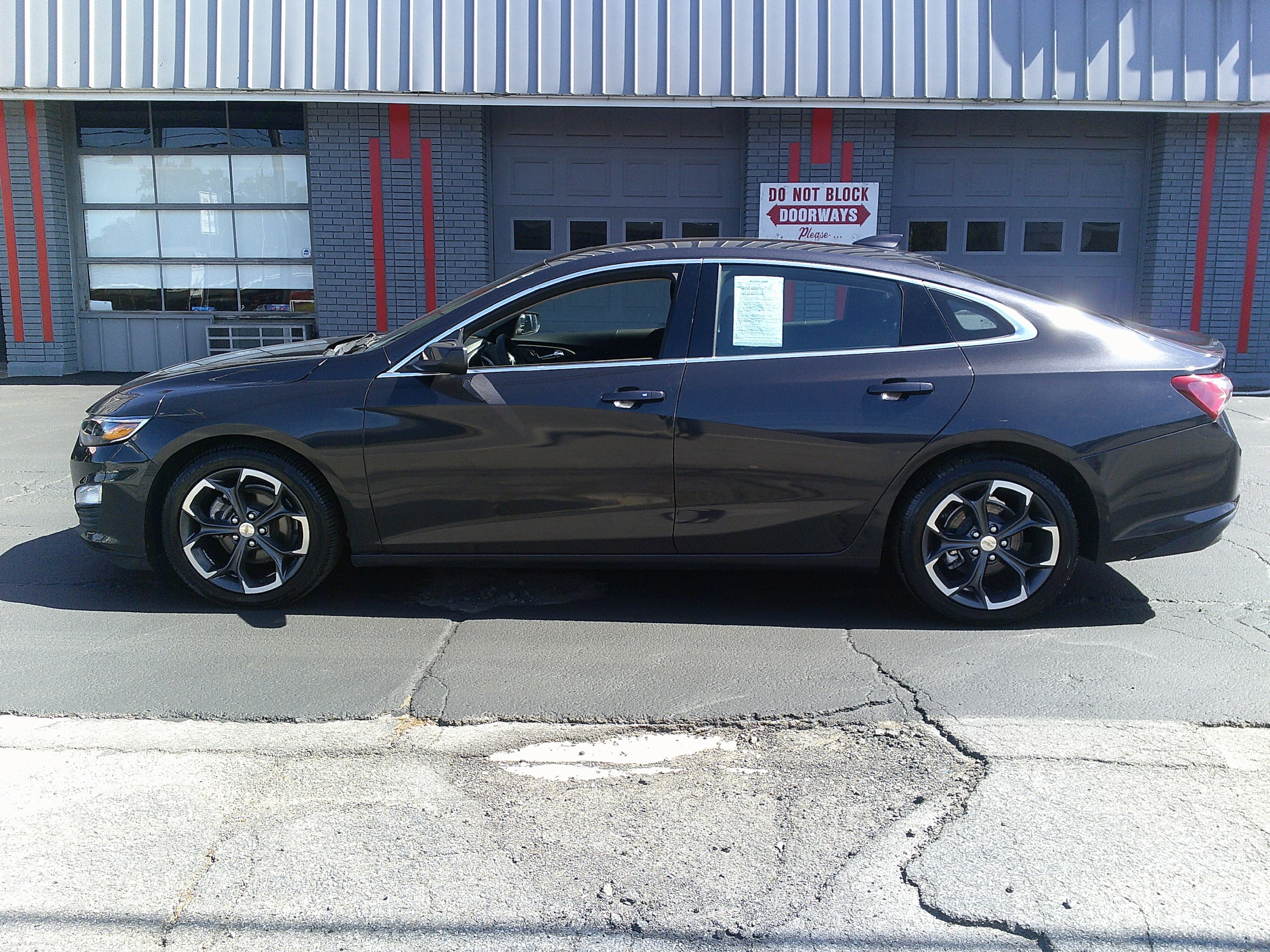 2022 Chevrolet Malibu LT Image 8 of 26